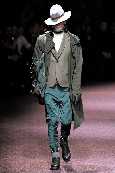 Look 28